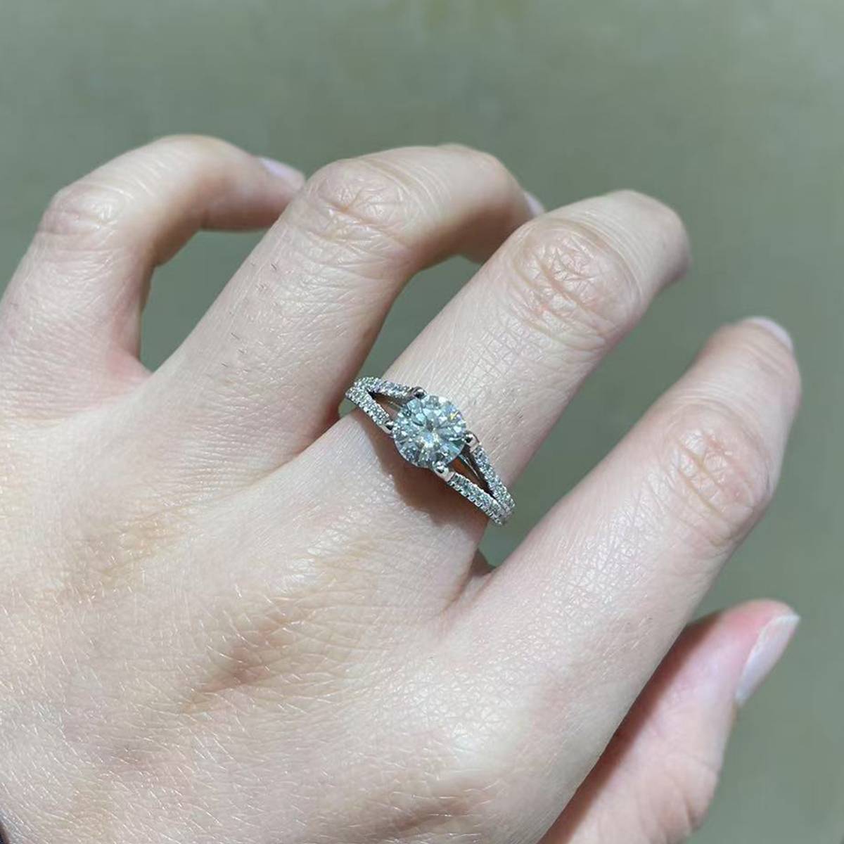 Light Luxury Y-shaped Full Diamond Four Claw Women's Ring S925 Silver Plated Platinum Customized Selection Main Stone Moissanite 1.0ct/Sub Stone Cubic Zirconia